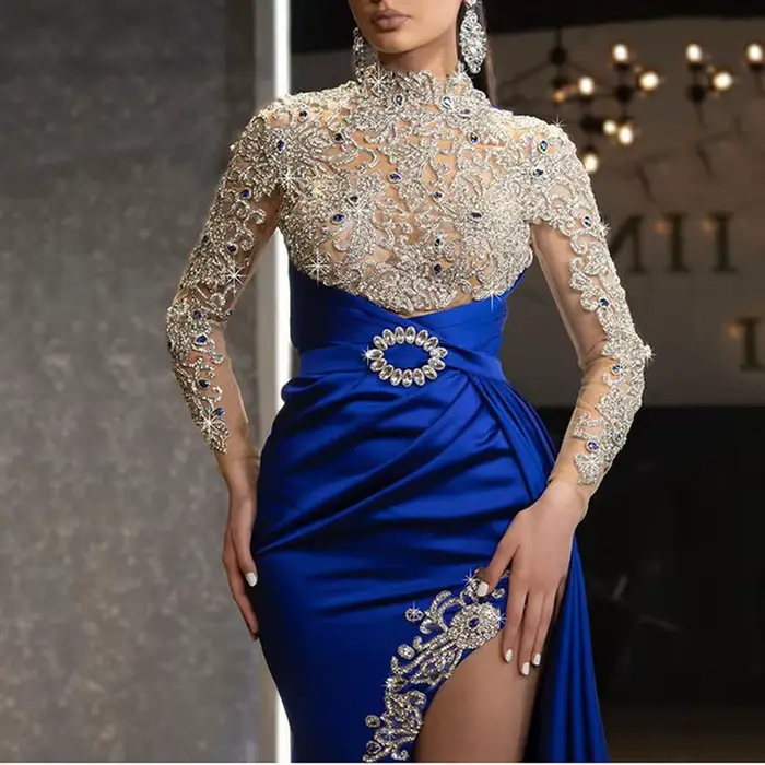 Robe longue épissée en dentelle bleue