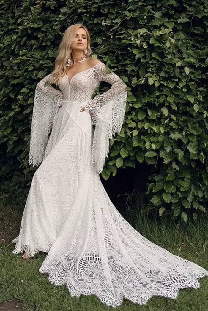 Robe de mariée bohème en dentelle à manches cloche