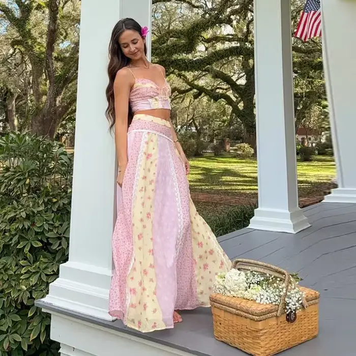 Ensemble deux pièces imprimé floral pour femme, haut court à bretelles en dentelle à col en V et jup