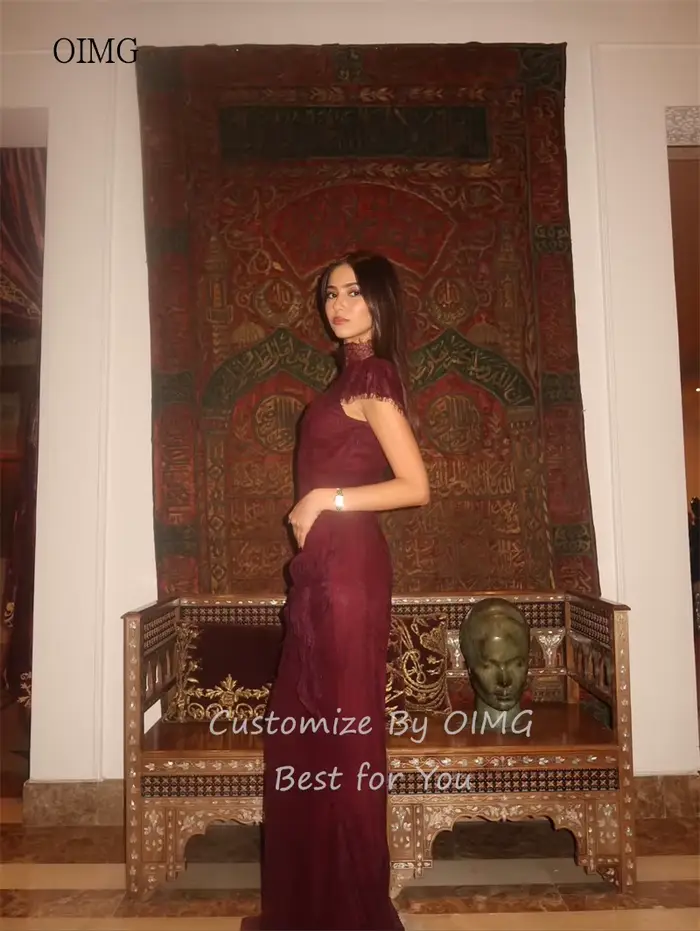 Robe de soirée sirène OIMG vintage bordeaux en dentelle à col montant