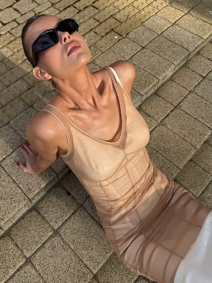 Robe longue en polyester sans manches avec dentelle et taille cintrée pour femme, décontractée et élégante, idéale pour plage, soirée ou vacances