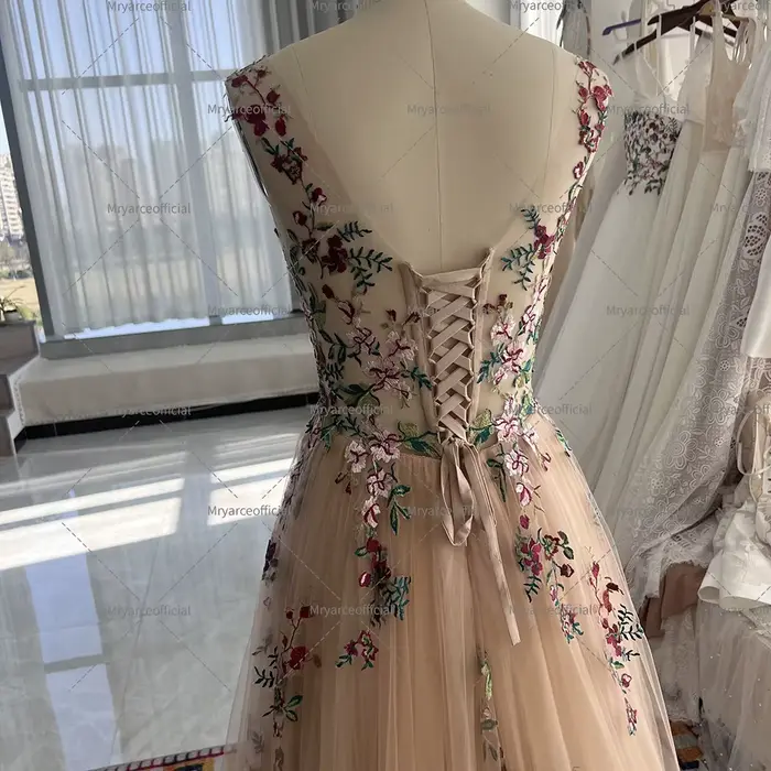 Robes de mariée florales brodées colorées Mryarce