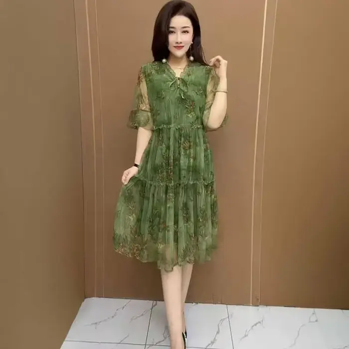 Robe d'été bohème à imprimé floral vert avec manches bouffantes