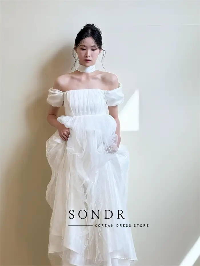 Robe de mariée coréenne moderne Sondr sans manches avec dos corset pour femmes occasions spéciales et séances photos