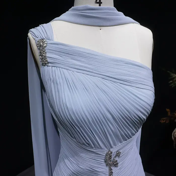 Robe de soirée trapèze en mousseline gris-bleu Sharon Said Dubai