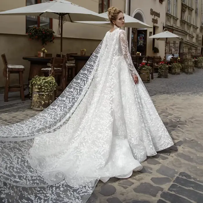 Robes de mariée, robe de mariée avec appliques et drapés pour femmes