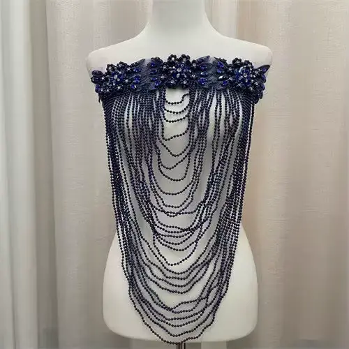 Nouvelle robe glamour perlée robuste avec embellissements devant