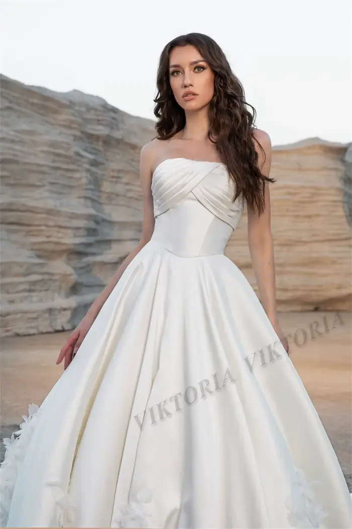 Robe de mariée Viktoria en polyester satiné, sans bretelles, plissée, avec train de cour, élégante pour femmes, occasions spéciales