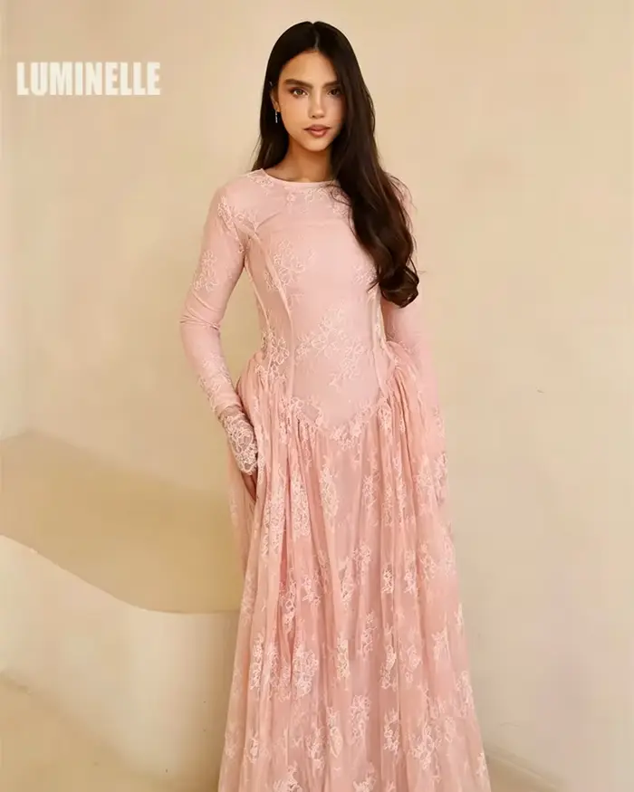 Robes de soirée en dentelle rose