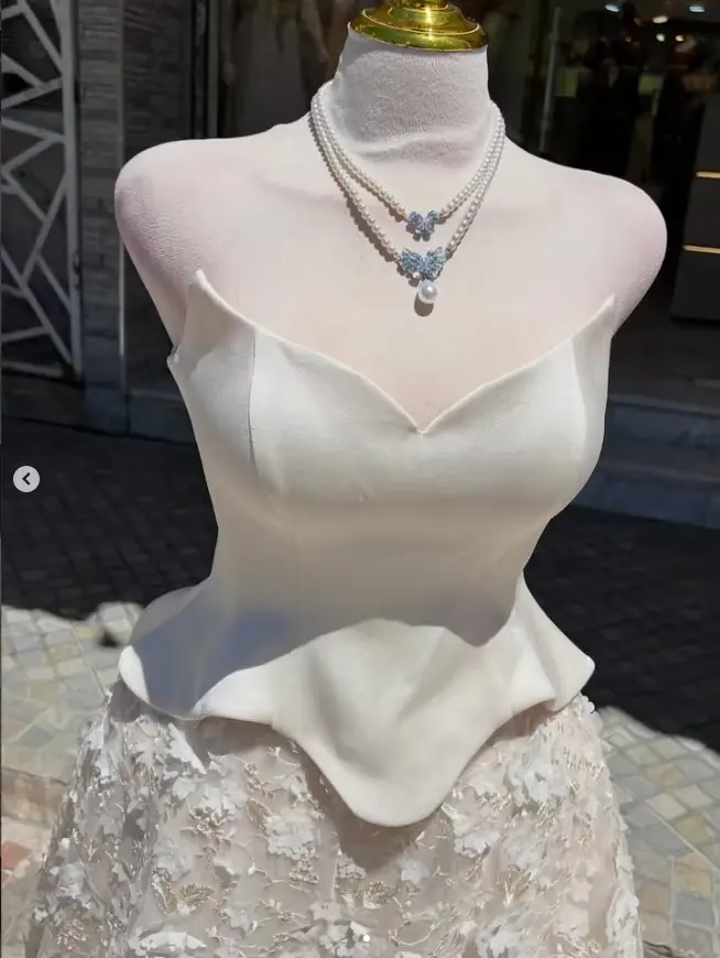 Robe de soirée saoudienne personnalisée sans manches avec décolleté cœur, sequins et appliques florales pour bal de promotion et soirées officielles