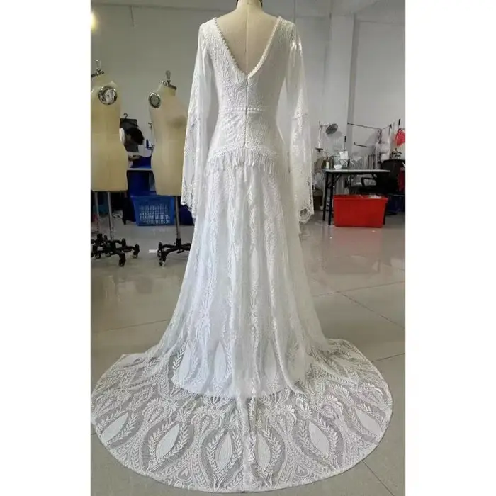 Robe légère en dentelle pour mariage style bohème dos nu manches trompette élégante pour mariée cérémonie extérieure plage personnalisée