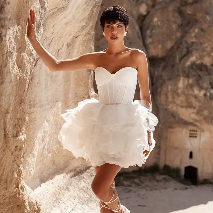 Nouvelle Robe de Mariage et de Soirée sans Bretelles en Tulle Bouffant, Courte, avec Volants en Mail