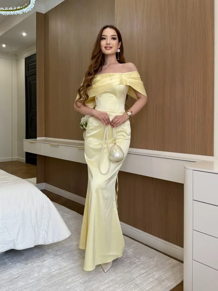 Robe de bal jaune pâle style simple
