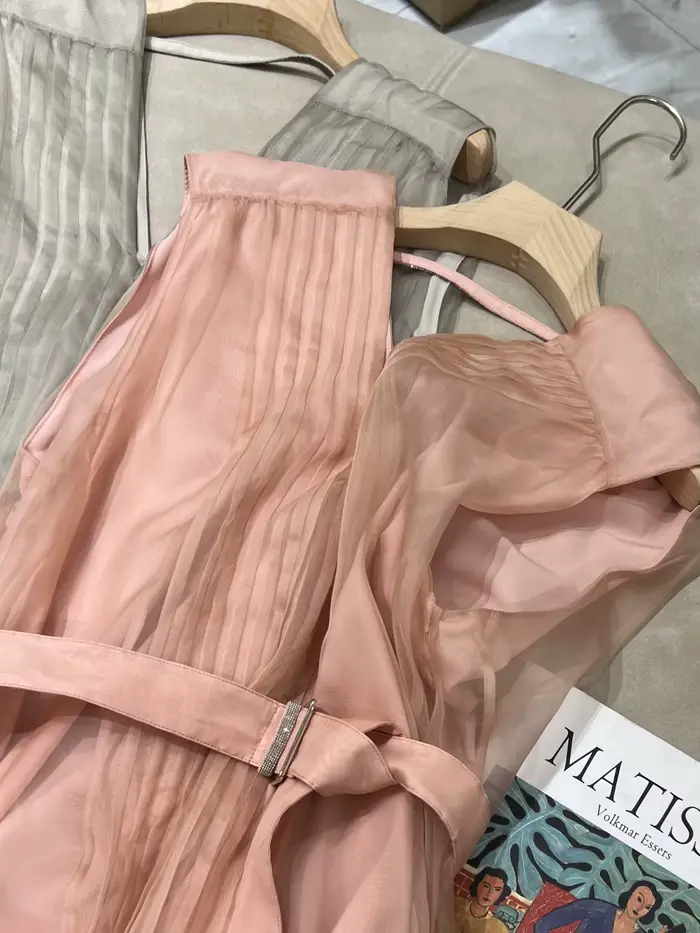 Robe d'été en soie de mûrier avec ceinture