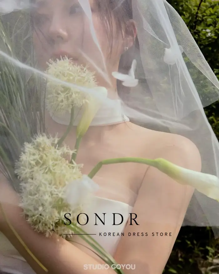 Robe de mariée Sondr en satin et mousseline plissée sans bretelles pour femmes, silhouette une ligne, longueur au sol, élégance classique pour cérémonies et soirées spéciales