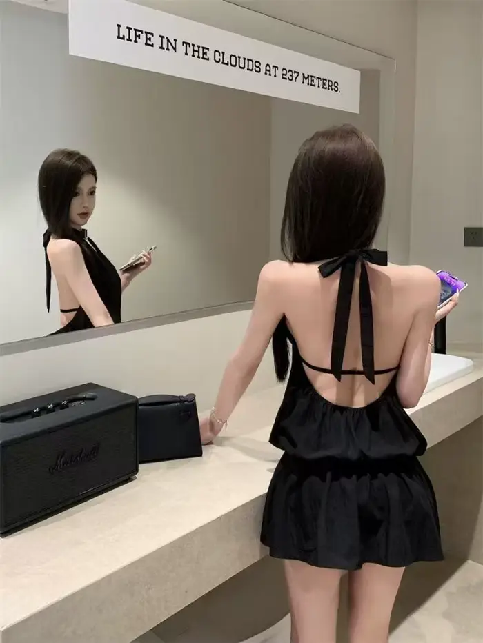 La nouvelle robe dos nu à col licou de couleur unie de Y2K est une jupe courte sexy, élégante et ami