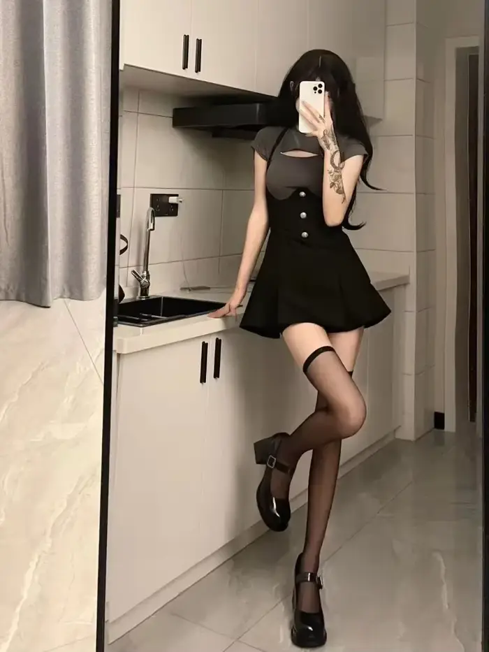 Robe moulante à manches longues pour femmes