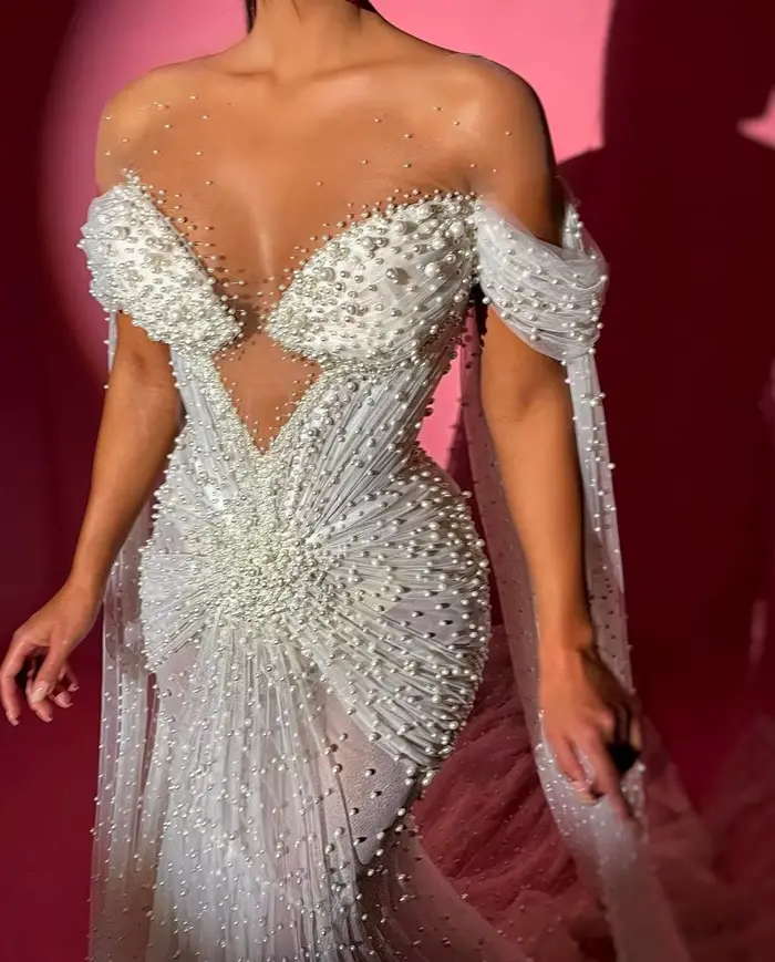 Robe de mariée sirène de luxe entièrement ornée de perles