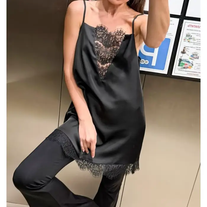 Robe à bretelles en dentelle noire pour femme