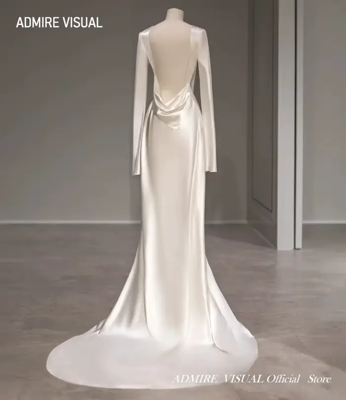 Robe de mariée en satin à manches régulières col rond fourreau dos ouvert sur mesure nouvelle collection pour femmes occasions spéciales