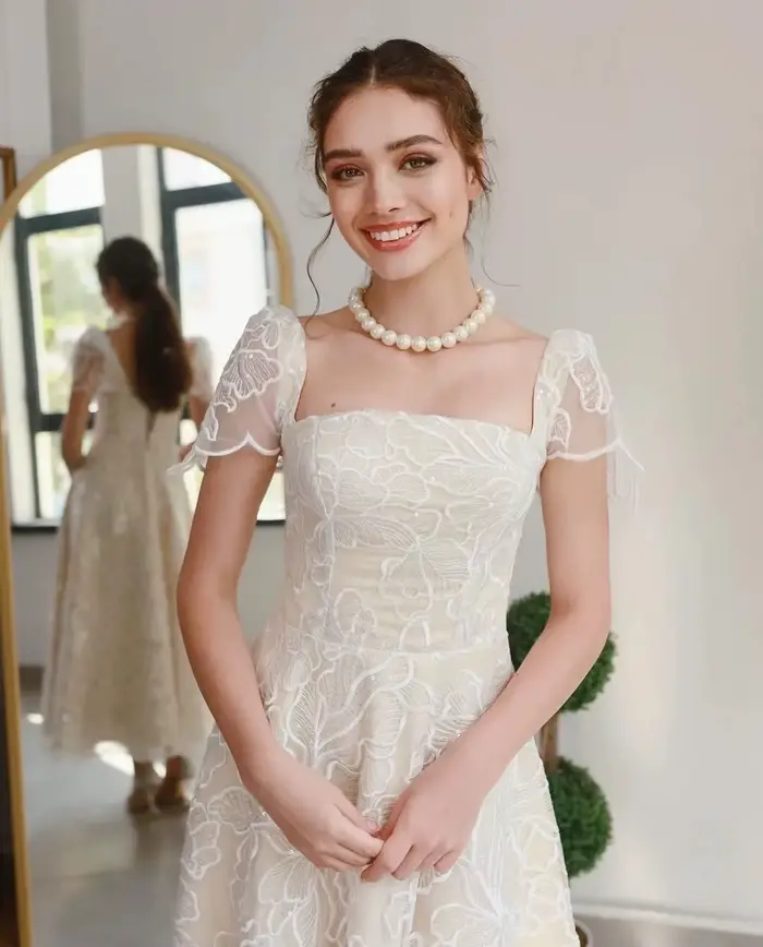 Robe de bal en dentelle blanche