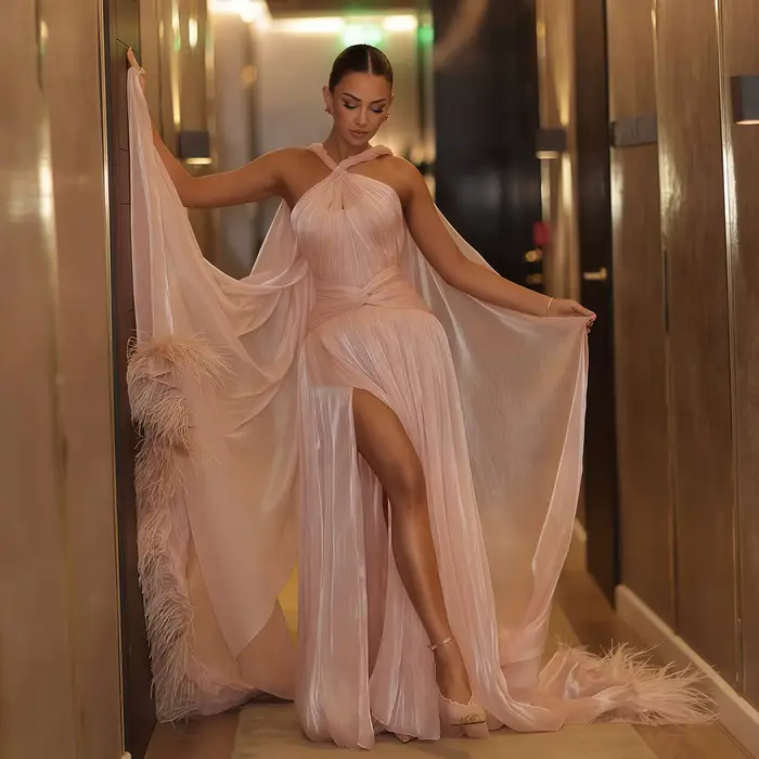 Robe de soirée élégante rose en mousseline de soie pour femme Sharon Said, col halter avec manches c