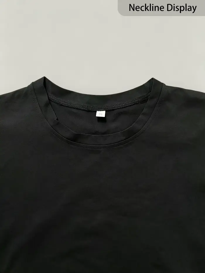 Robe noire à manches courtes avec des imprimés floraux créatifs. Idéal pour les sorties nocturnes. Achetez maintenant !
