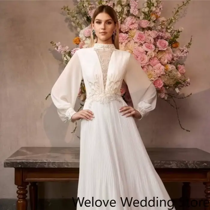 Robe de soirée blanche en polyester avec col montant et dentelle, idéale pour femmes de tous âges lors de soirées officielles et événements spéciaux