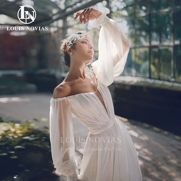 Robe de mariée A-Ligne en coton et polyester, avec manches longues lanternes et train de la cour pour femmes grandes tailles et futures mamans, idéale pour les mariages et événements spéciaux