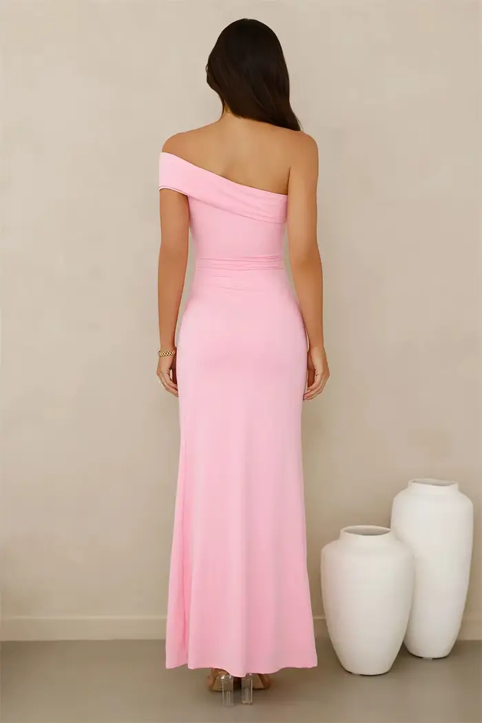 Robe de soirée élégante à épaules dénudées pour femmes, soirée officielle, satinée, décolleté audacieux, silhouette droite, soutien-gorge intégré, occasions formelles, bal de promo, gala, cérémonies