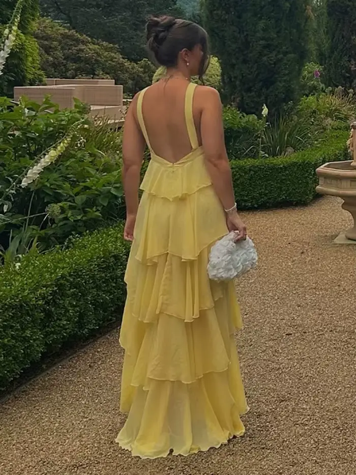 Robe longue jaune élégante à plusieurs niveaux
