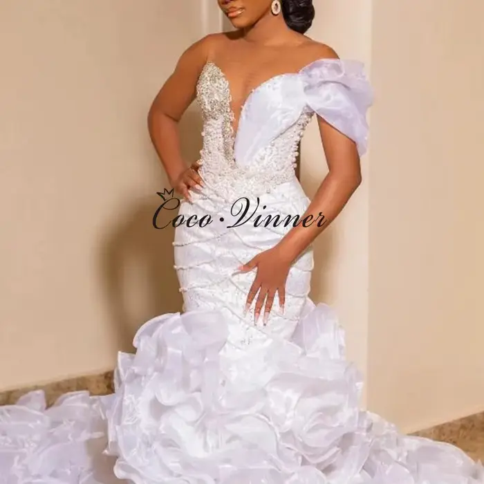 Robe de mariée sirène personnalisée avec traîne à volants