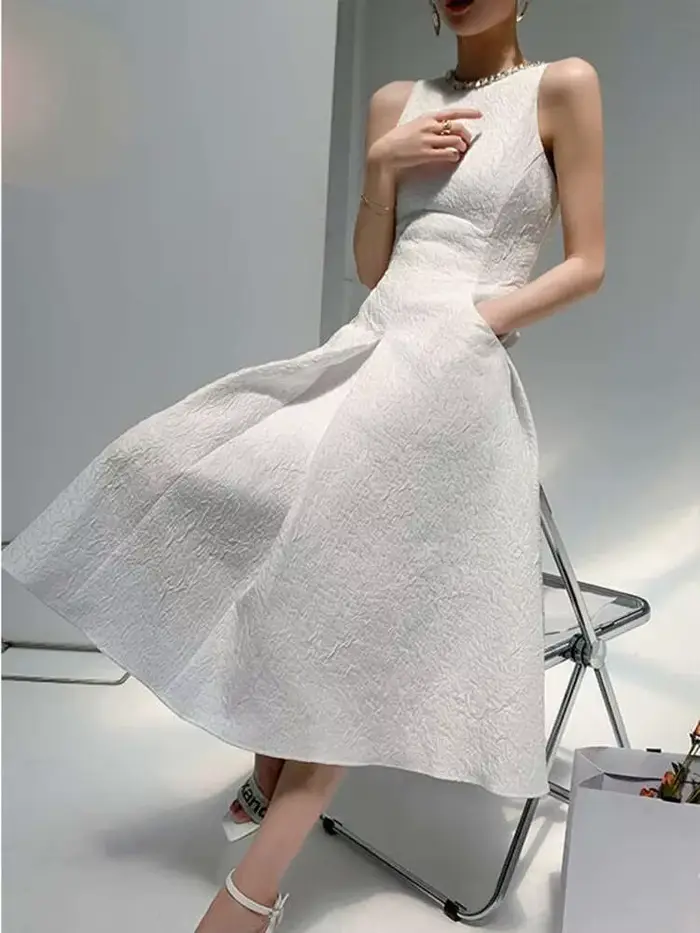 Robe midi femme col rond sans manches taille empire style vintage robe de bal nouvelle collection automne occassion spéciale soirée chic晚会的余下部分将保持您的请求，但请注意，根据您的指示，HTML代码中不应包含任何关于颜色或尺码的信息。以下是按照您的要求生成的标题： ###TITRE### Robe midi femme col rond sans manches taille empire style vintage robe de bal nouvell