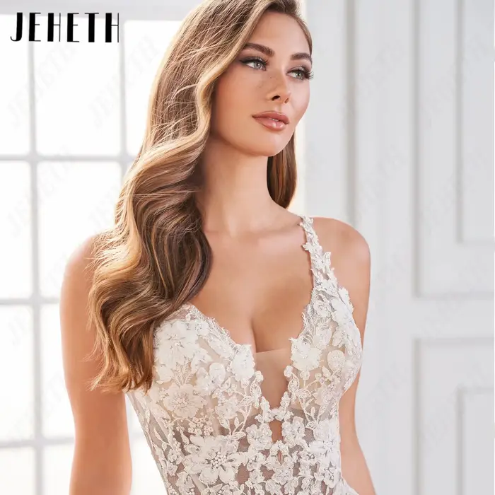 JEHETH Robe Mariée Tulle Pailleté Coupe A Col V Bretelles Fines Appliques Dentelle Florale 3D Corset Transparent Dos Nu Traîne Chapelle Shooting Pièce à Grandes Fenêtres Intérieur Minimaliste Romantiq