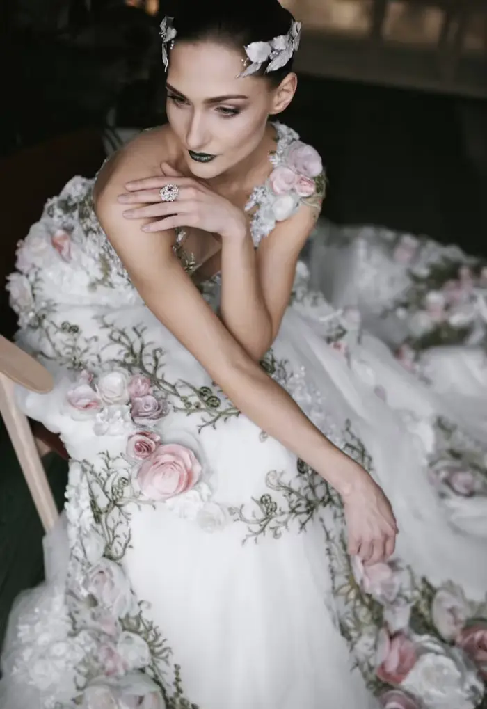 Robe de mariée A-ligne à fleurs colorées, polyester, illusion de dos, soutien-gorge intégré, disponible en plusieurs tailles et couleurs pour femmes enceintes et événements spéciaux