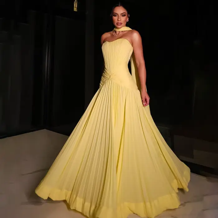 Robe de soirée jaune personnalisée en mousseline de soie plissée sans bretelles pour femmes occasionnelle soirée officielle