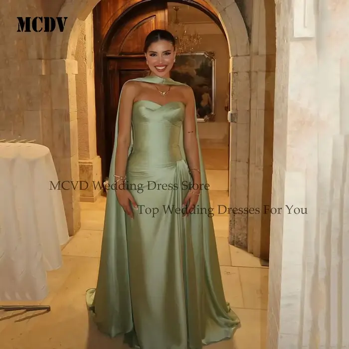 Robe de bal élégante vert olive avec cape