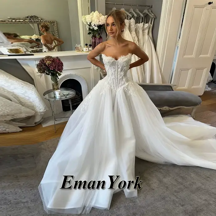 EmanY charmante robes De mariée pour Mariages a-ligne sans manches à lacets Appliques Court Train Ve