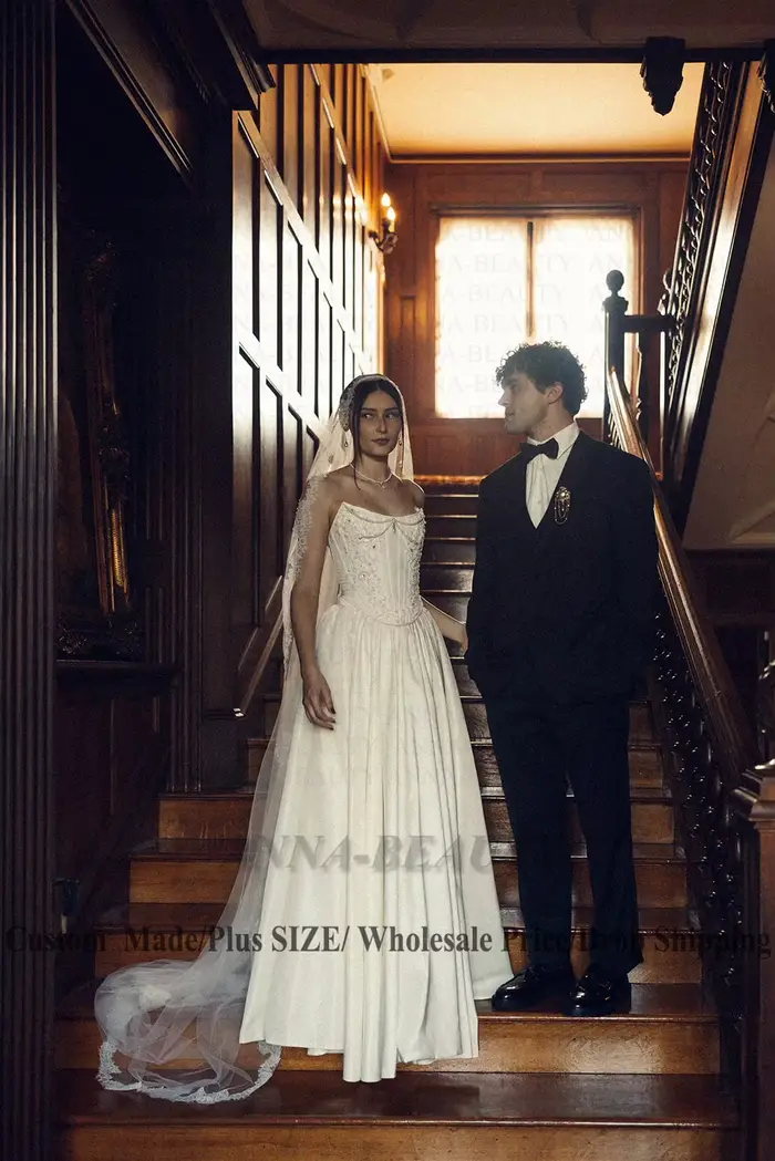 Robe de mariée Anna en polyester, style bustier, ornée de fleurs et perles, traîne balayante, personnalisable pour cérémonie de mariage ou anniversaire de mariage