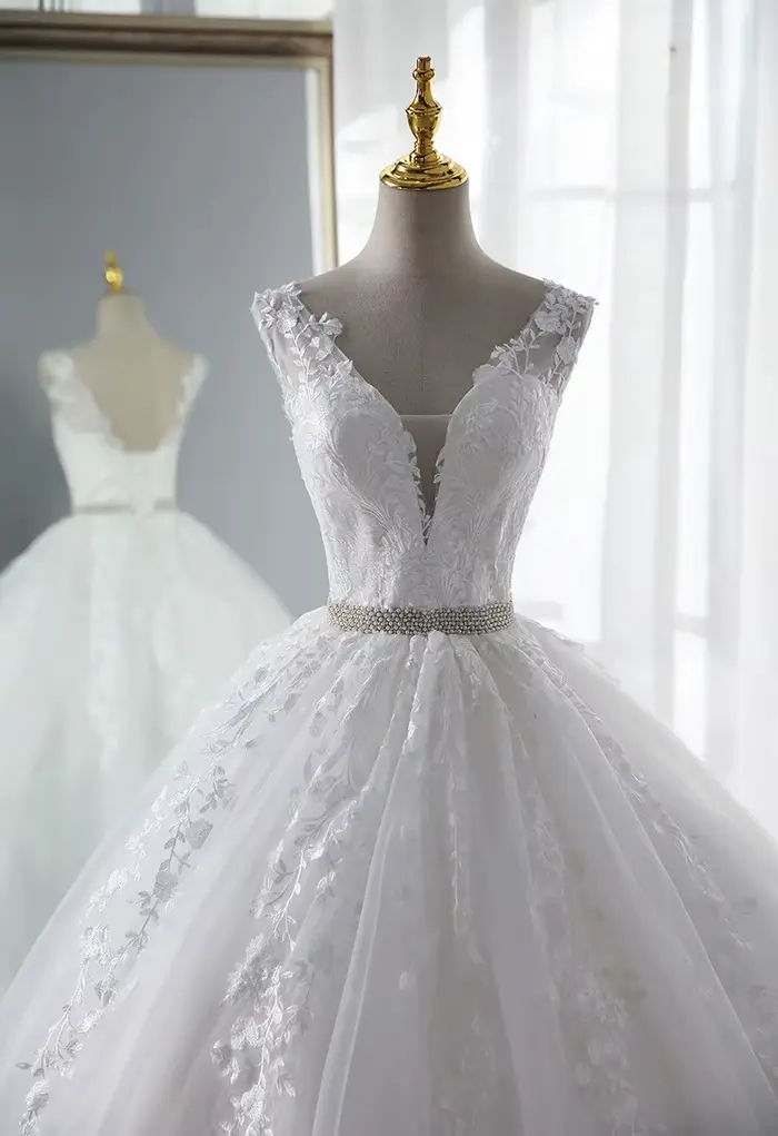 Robe de mariée en dentelle classique col en V dos nu grande taille pour femmes occasions spéciales