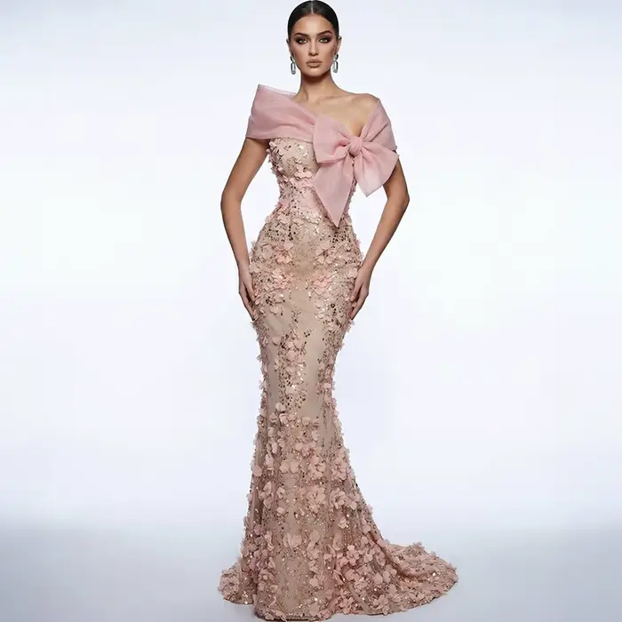 Robe de soirée sirène élégante en tulle, ornée de fleurs pailletées et faites à la main, sans manche