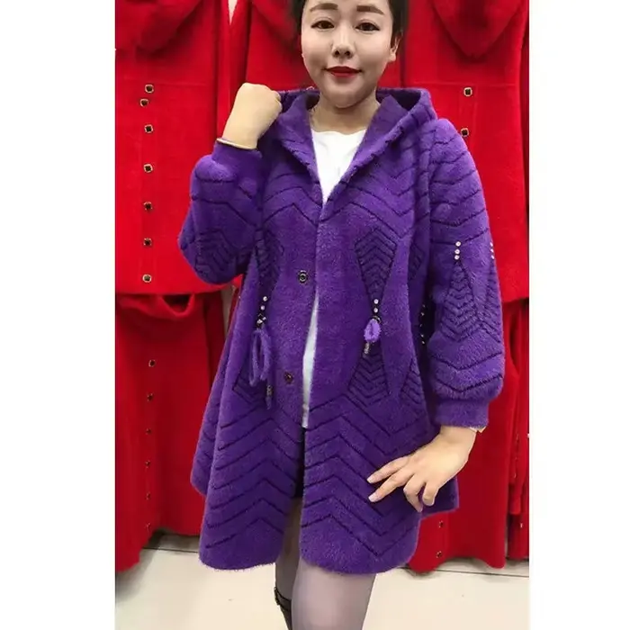 Veste d'hiver longue et épaisse pour femmes senior, en imitation cachemire avec détails en pierres précieuses, pour occasions spéciales et quotidienne