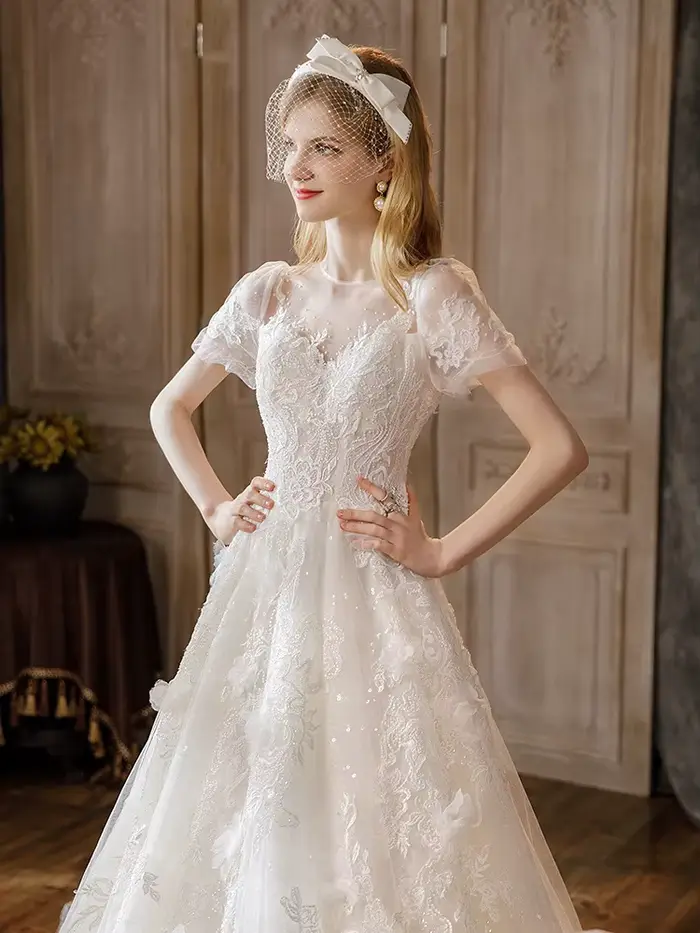 Robe de mariée princesse élégante en dentelle et mousseline avec train de balayage pour femmes occasions spéciales