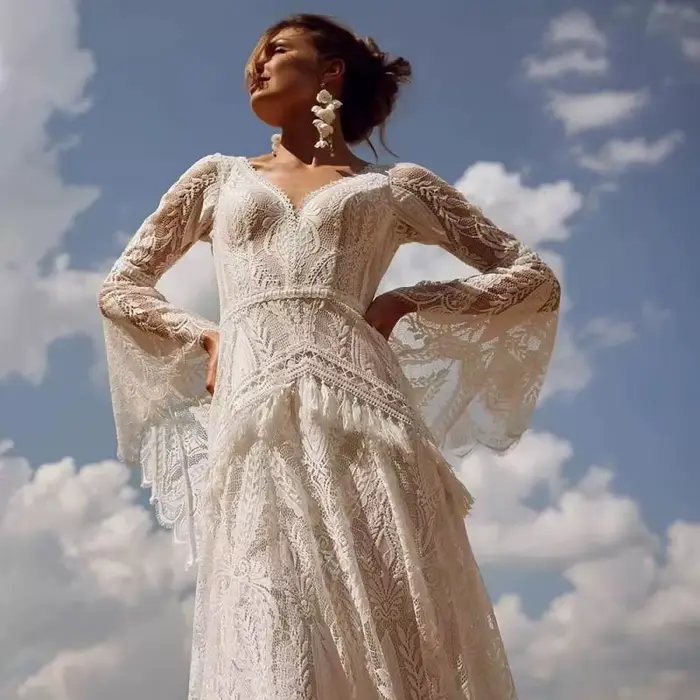 Robe légère en dentelle pour mariage style bohème dos nu manches trompette élégante pour mariée cérémonie extérieure plage personnalisée