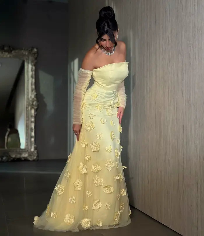 Robe de bal sirène jaune avec détails en fleurs élégante pour concours de beauté et occasions spéciales