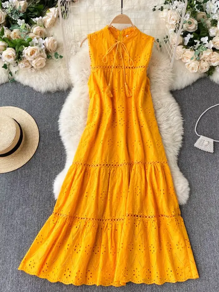 Robe mi-mollet style bohème pour femme, vêtement d'été uni à lacets, col en V, taille haute, broderie, sans manches, pour la plage et les vacances