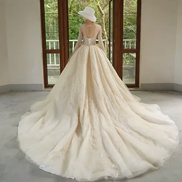 Robe de mariée à manches longues style forêt broderie de paillettes train détachable pour femmes enceintes occassions spéciales