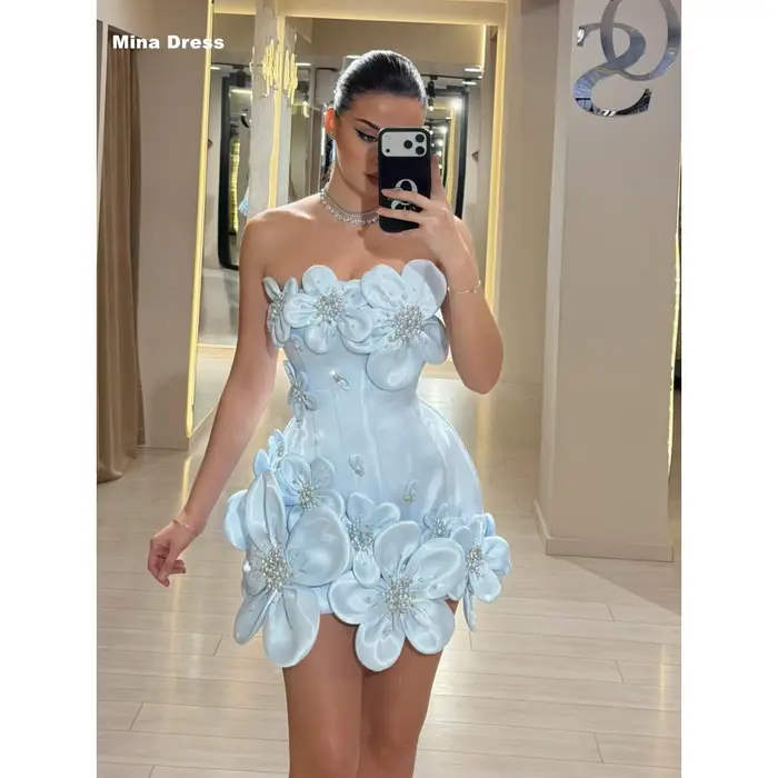 Robe de bal courte personnalisée Mina — Sans bretelles, ornée de broderies florales 3D en perles ; conçue avec un décolleté en cœur ou carré