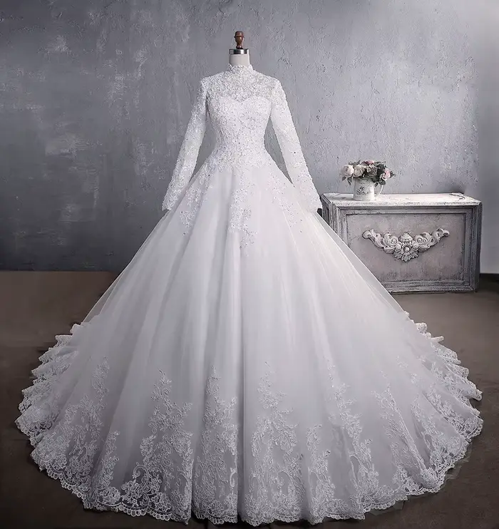 Robe de mariée musulmane élégante à col montant avec traîne, robe de princesse de luxe brodée de den