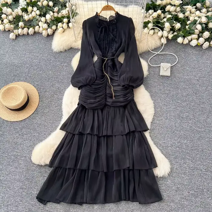 Robe longue femme style français printemps-été 2026 avec empiècements en dentelle et taille ajustée